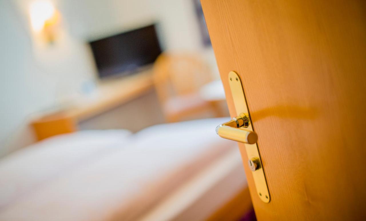 Hotel Heilquelle-Leukerbad-Therme Room photo